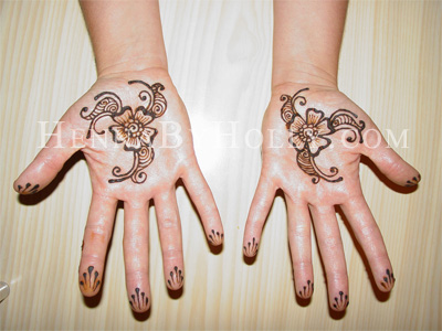 Natural henna artistry by Holly Monster nee Pagnacco